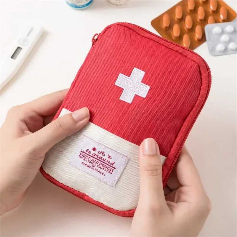 Mini Travel Medicine Bag Porta - مراجعة First Aid Bag Kit وسعره